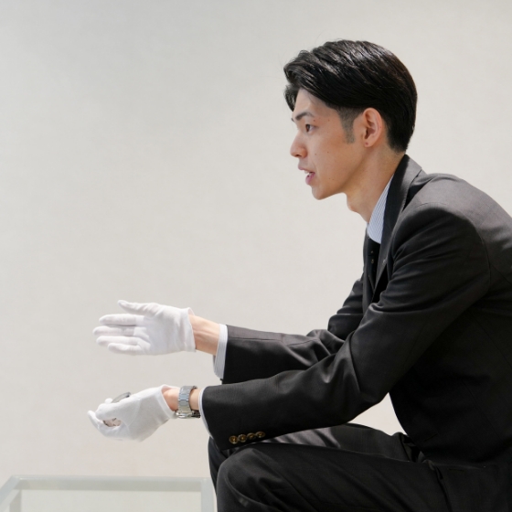 話している社員