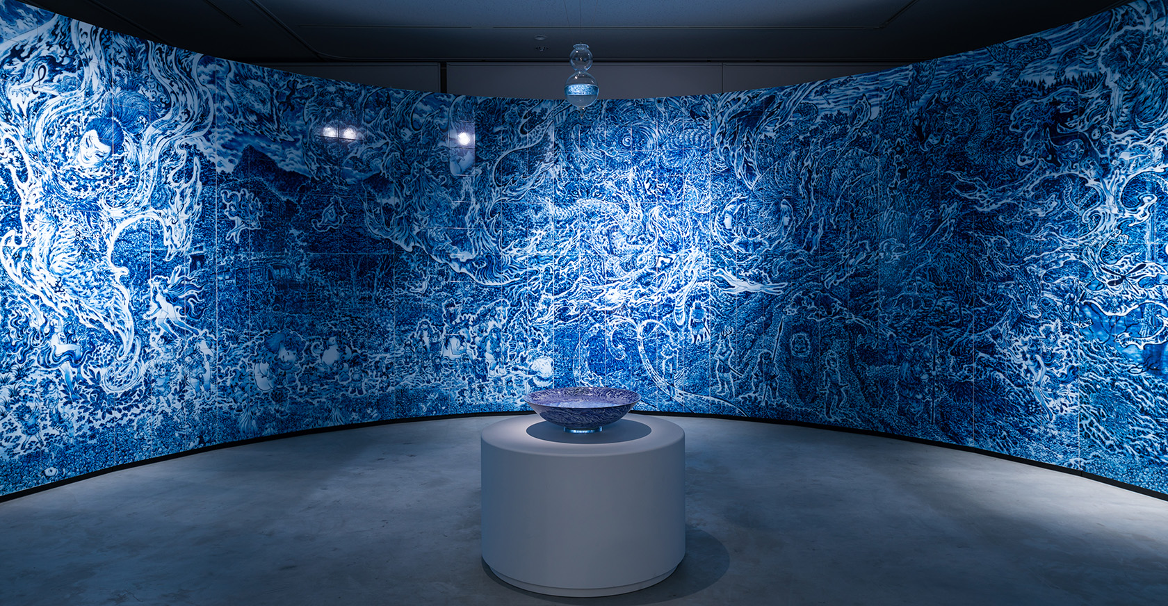 葉山有樹 細密画大鉢 古伊万里粟に鶉画銅鑼鉢 直径：約44.3cm 葉山有樹